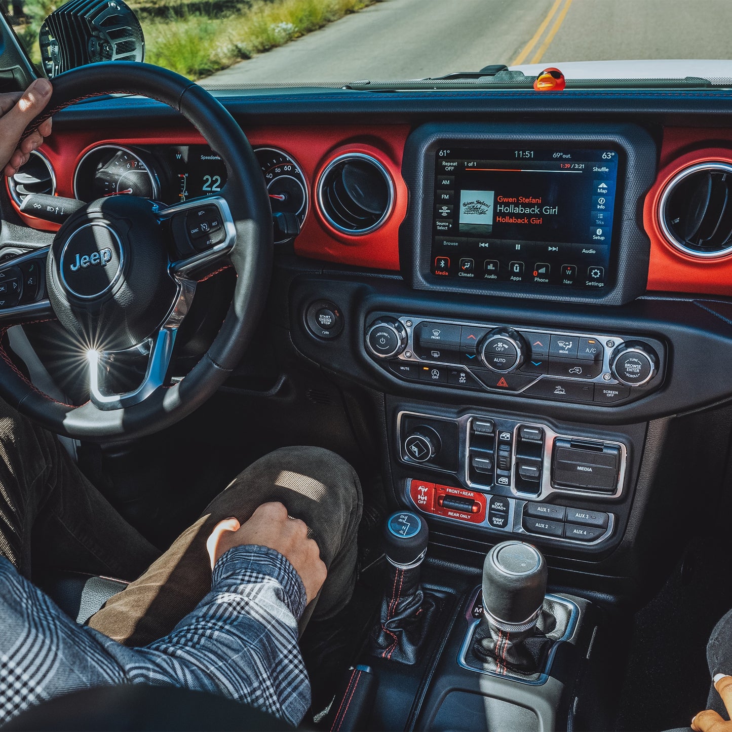 KIT DE AUDIO TODO EN UNO DE 1,800 VATIOS PARA DETERMINADOS JEEP GLADIATOR